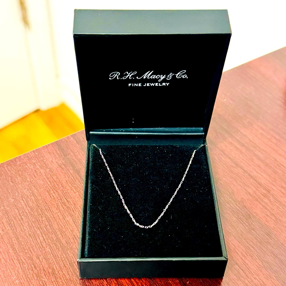 BRAND NEW NEVER WORN MACYS 14K WHITE GOLD 16” NECKLACE (WITH 2” EXTENDER)